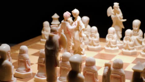 Camera-orbiting-Chessboard-game,-queens-battle