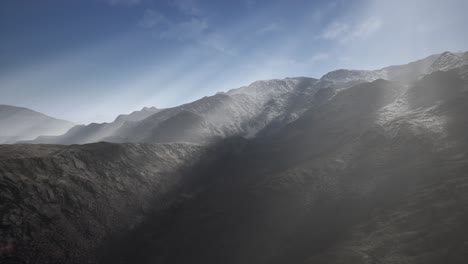 sun rays against the backdrop of the mountains