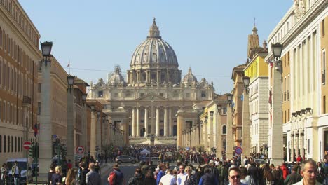 eine belebte via della concilzione