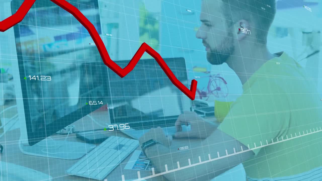 animación de la línea roja y el procesamiento de datos financieros sobre el empresario que utiliza la computadora en la oficina