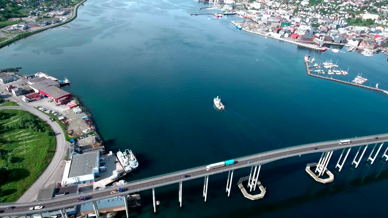 노르웨이 트롬소 시의 다리 항공 영상