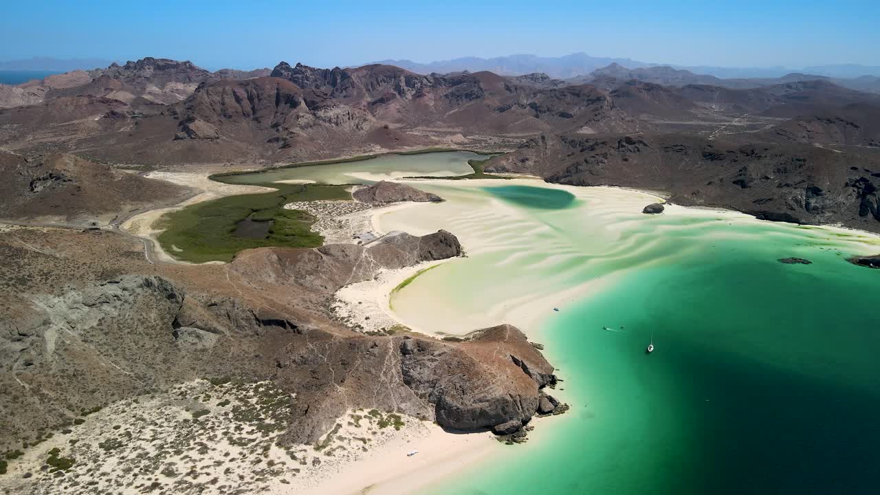 멕시코의 발란드라 해변과 맹그로브 전망