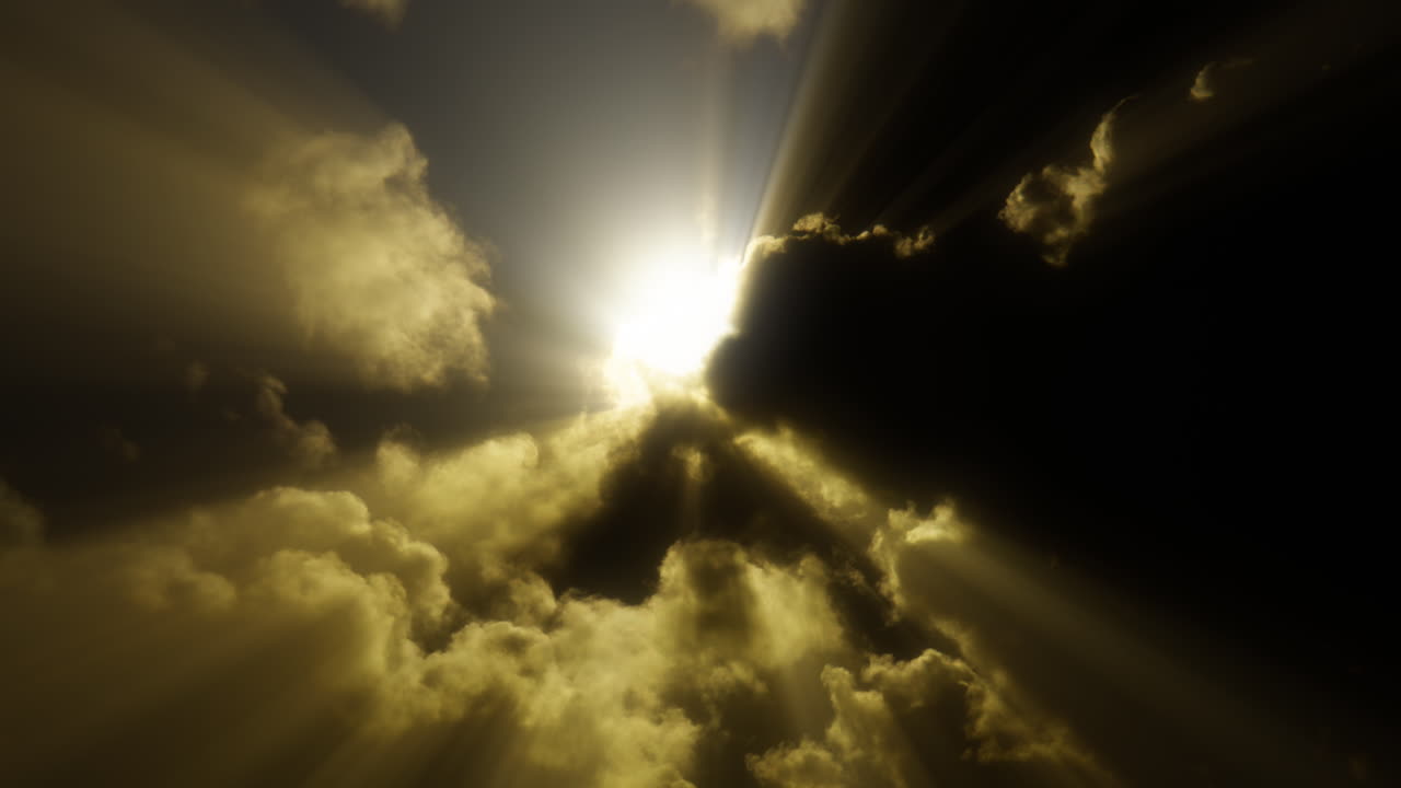 Timelapse con raggi di luce che filtrano tra le nuvole. Illuminazione celestiale. Ideale per sfondi di culto o video d'ispirazione. 4K