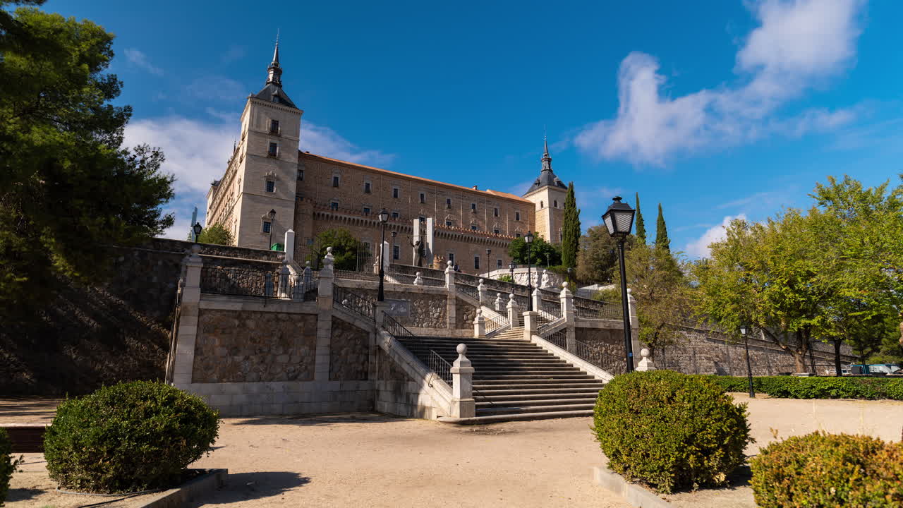 Aikaviivekuvaus Alcázar de Toledosta Toledon keisarillisessa kaupungissa, Espanjassa.
