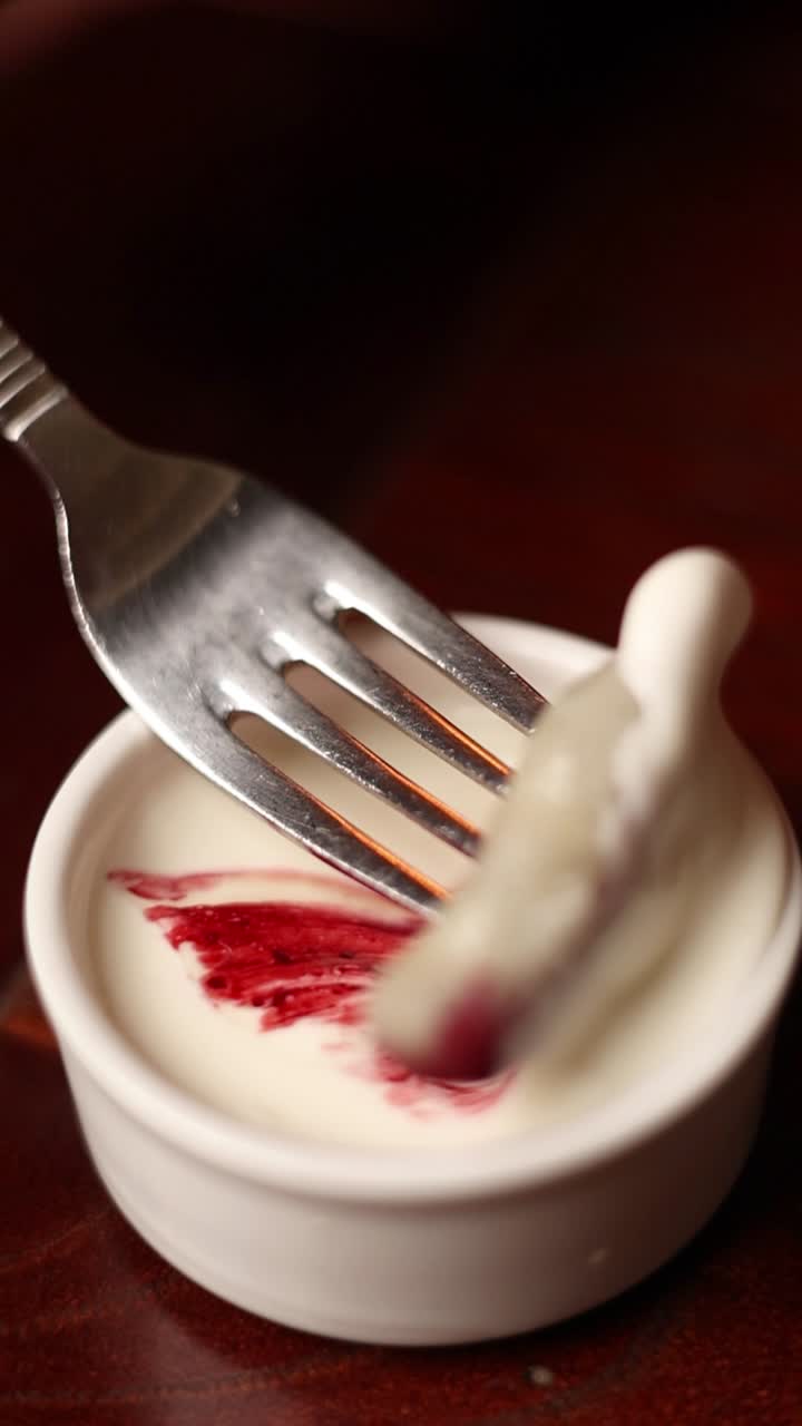 베리 소스와 함께 피오기