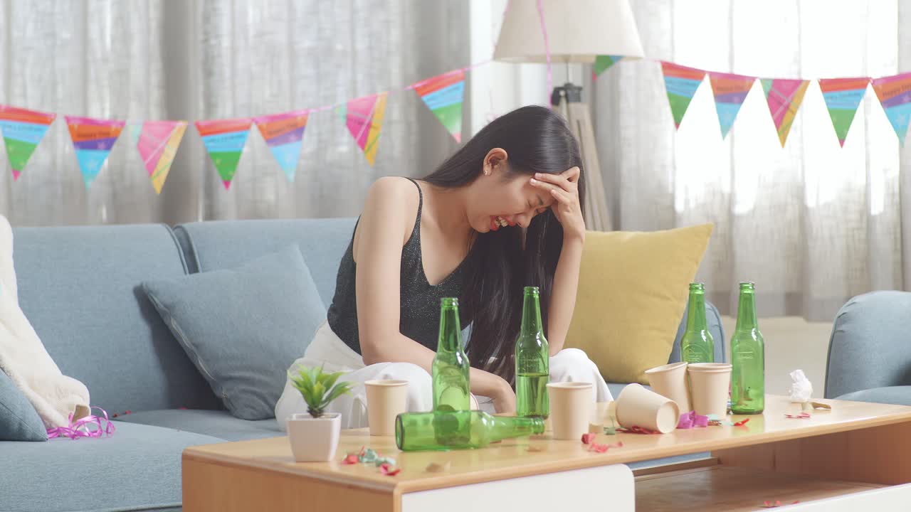 파티 후 슬픈 여자