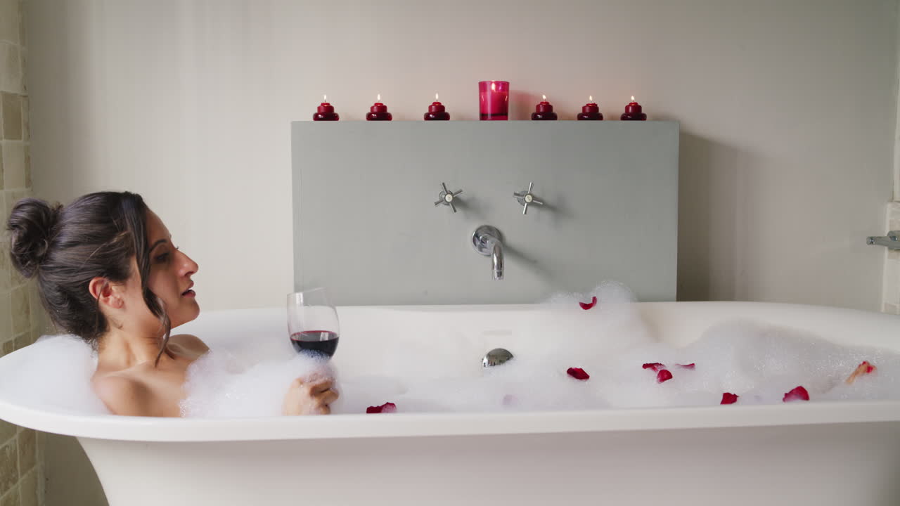 자기 돌봄은 가장 큰 형태의 사랑입니다.