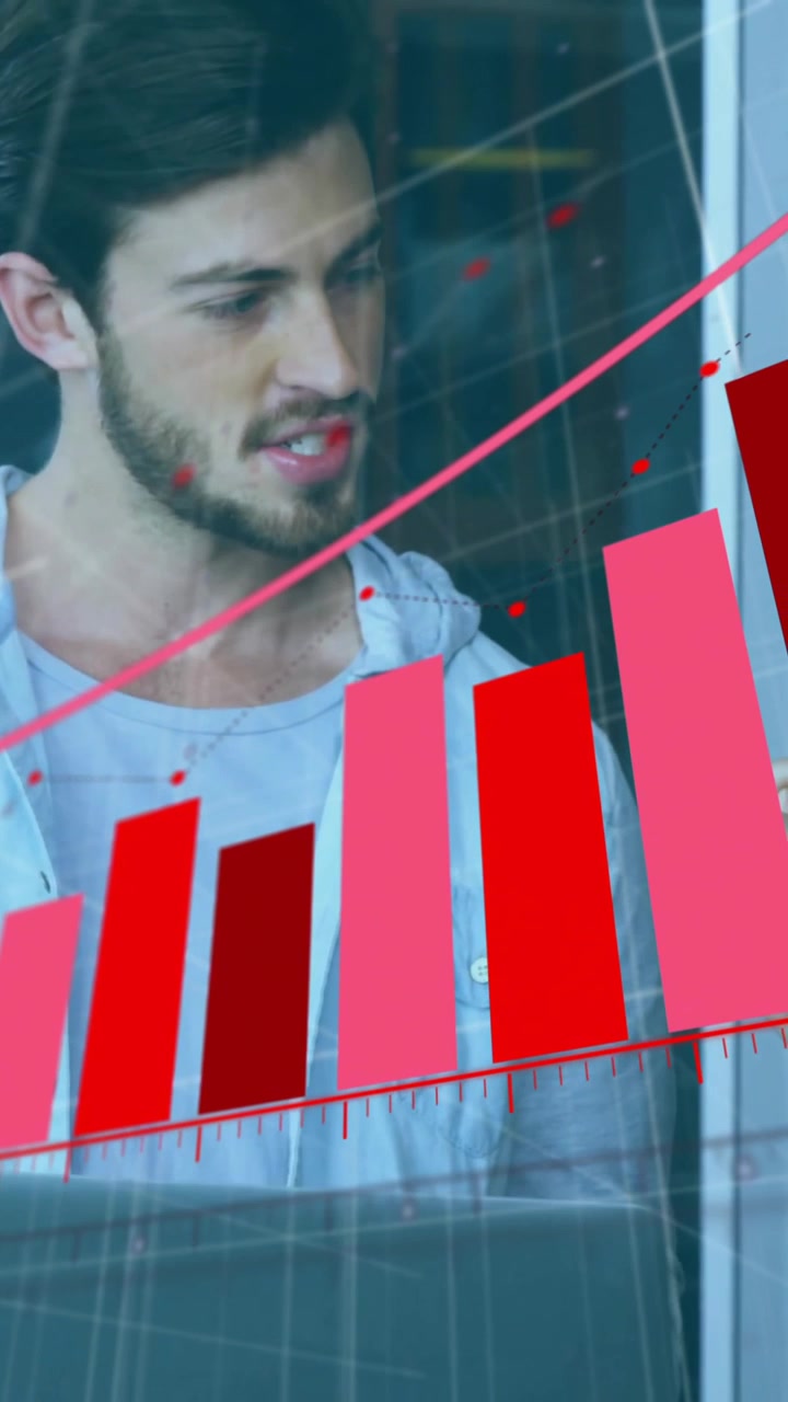 Animación de procesamiento de datos financieros sobre empresarios diversos en una oficina