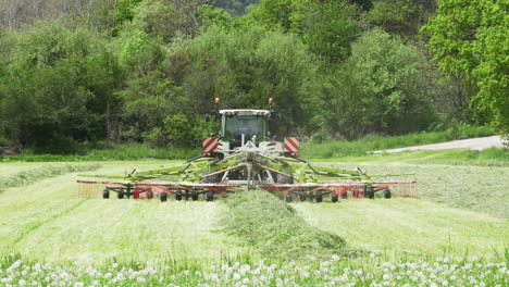 Trabajo-Agrícola,-Tractor-En-Los-Campos