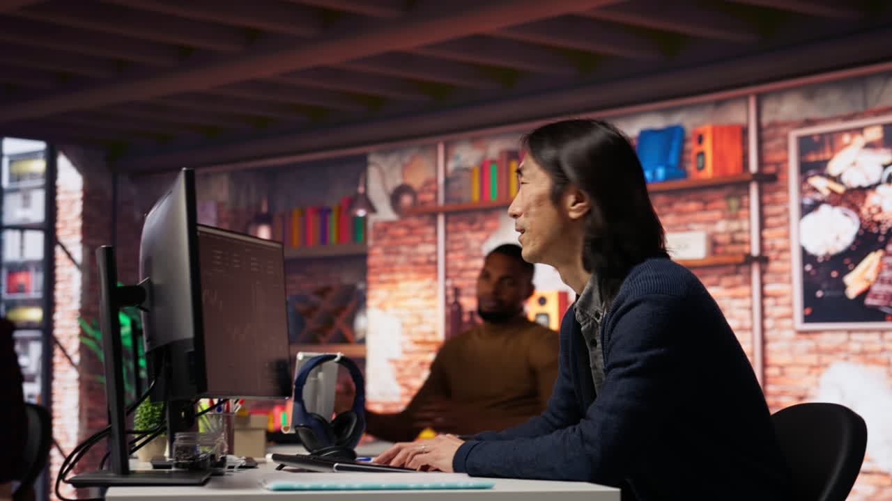 회사 주식 가치가 떨어지는 것에 대해 걱정하는 스타트업 팀