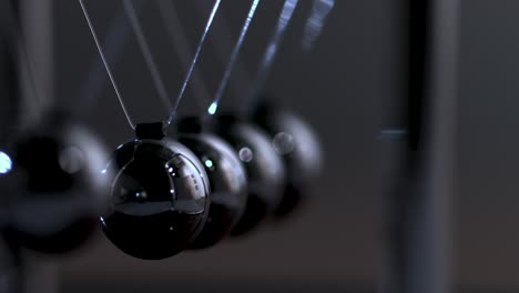 newton's cradle