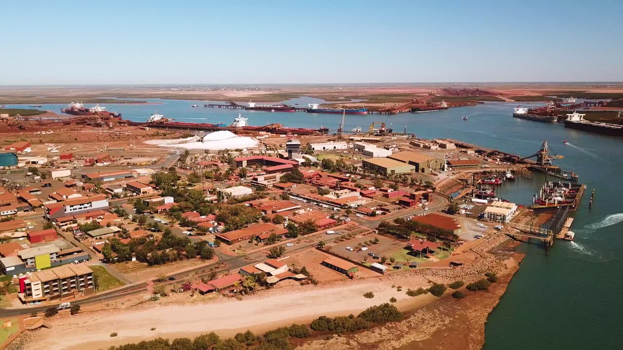 일하는 항구 도시, 항구 hedland, 서부 호주의 선회 공중 샷