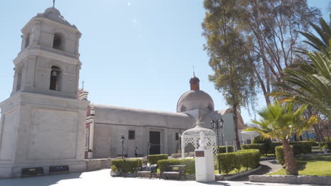 iglesia plaza matilla en el norte de chile