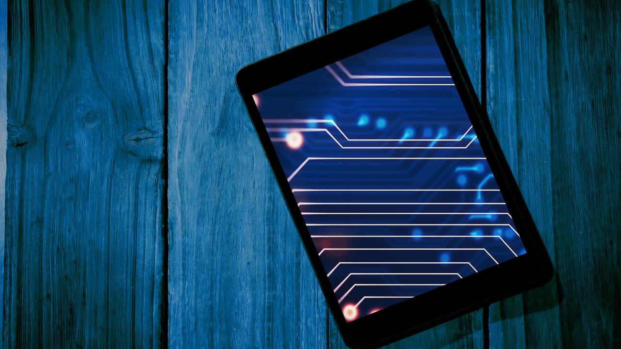 animación de una tableta con procesamiento de datos en fondo azul
