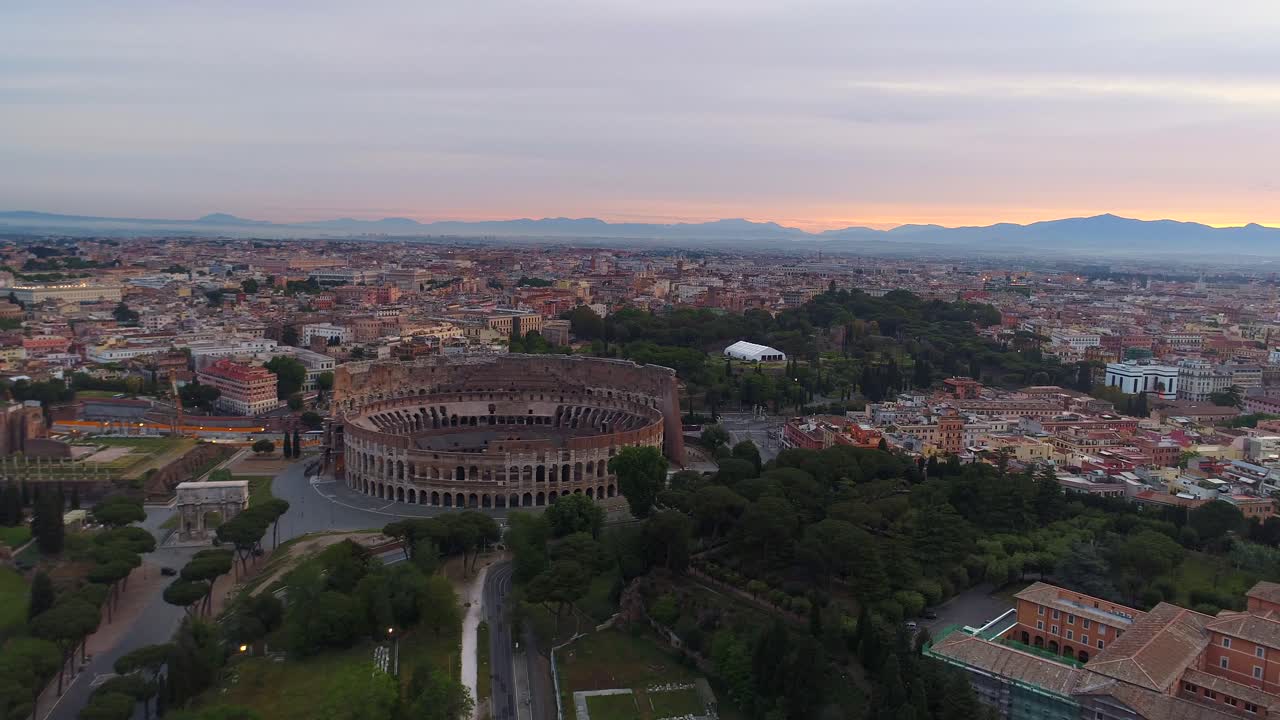 로마 무인 항공기 공중 헬리콥터 콜로세움 비행 조감도 투어 관광지 로마 건축 제국
