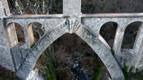 Aerial-shot-of-the-bridge-in-the-Pont-Séjourné-in-Fontpédrouse,-France