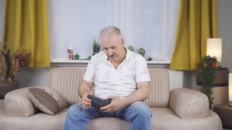 a old man in a financial crisis.