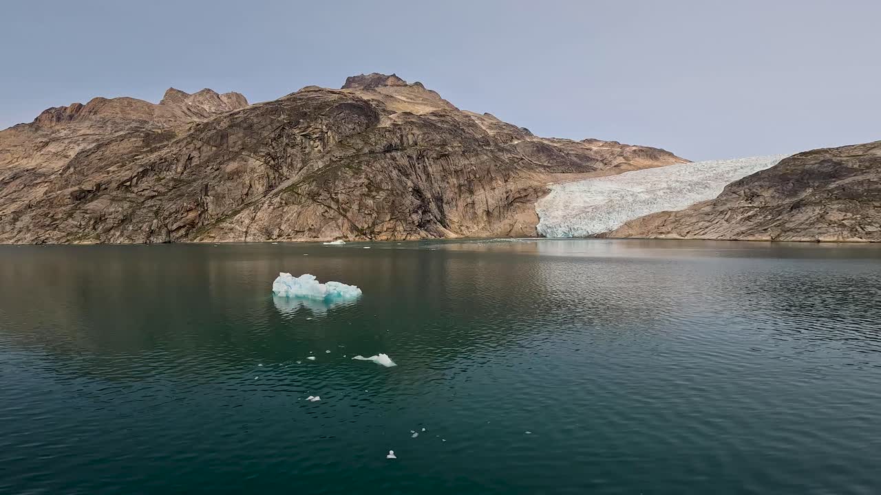 ландшафт ледников и айсбергов