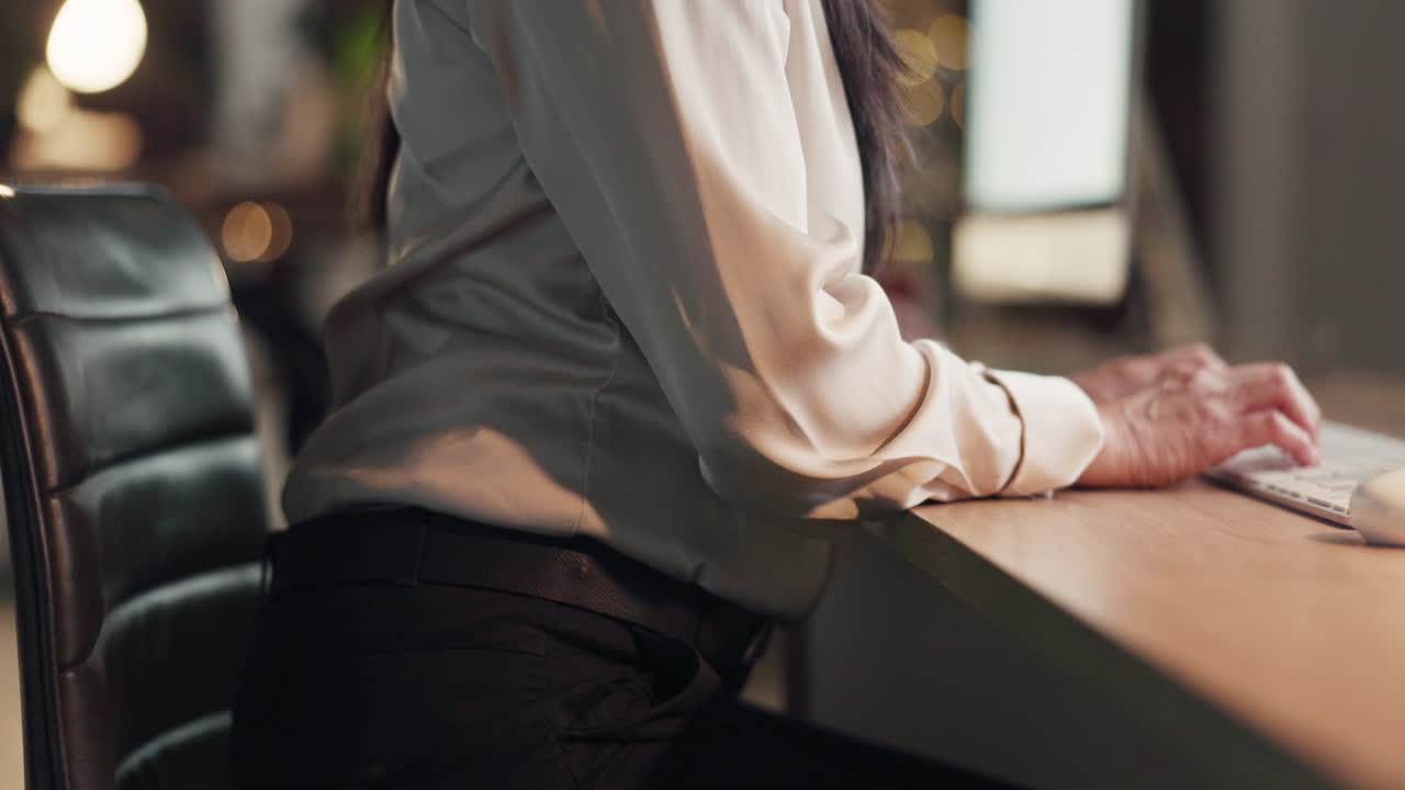 몸, 클로즈업 또는 허리 통증 부상으로 피곤한 여성