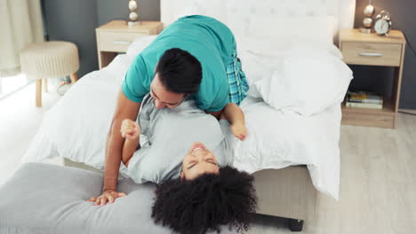 Man-and-happy-woman-on-bed