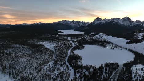 Panorama-Of-Winter-Landscape-With-Dense-Forest-And-Rock-Mountains-Near-Sun-Valley-Ski-Resort,-Idaho