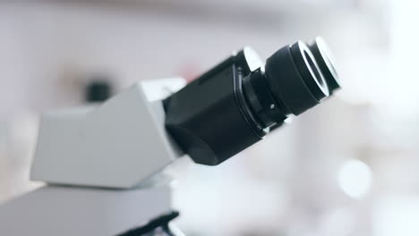 Microscopio,-Equipos-Y-Herramientas-Científicas-En-El-Laboratorio