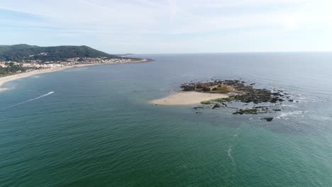 Ruinas-De-Un-Castillo-Medieval-Junto-Al-Mar