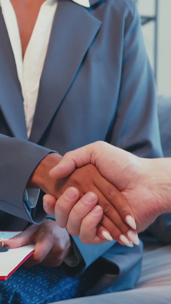 Moving to a new home with important meetings and handshakes | Premium ...