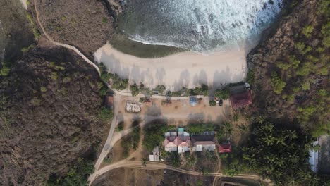 Schöne-Morgendliche-Luftaufnahme-Von-Klayar-Beach,-Pacitan,-Indonesien