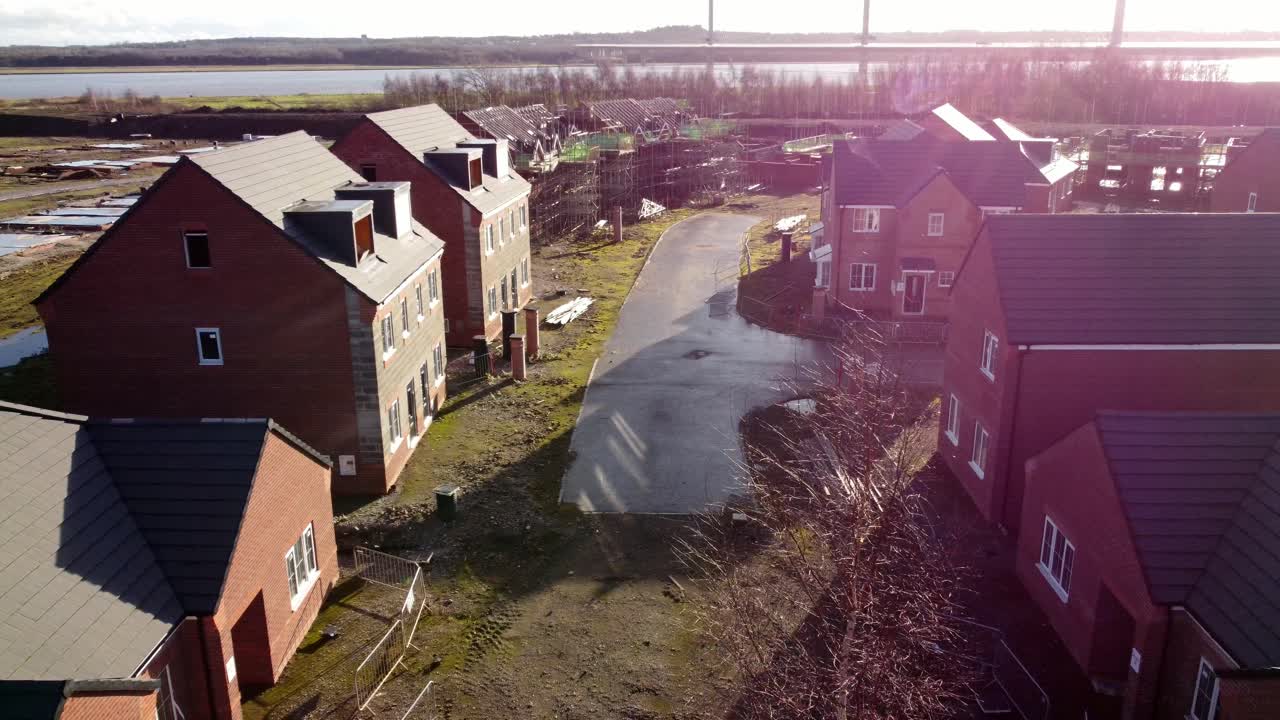 버려진 워터프론트 타운하우스 개발 공사 현장 조감도 돌리 오른쪽