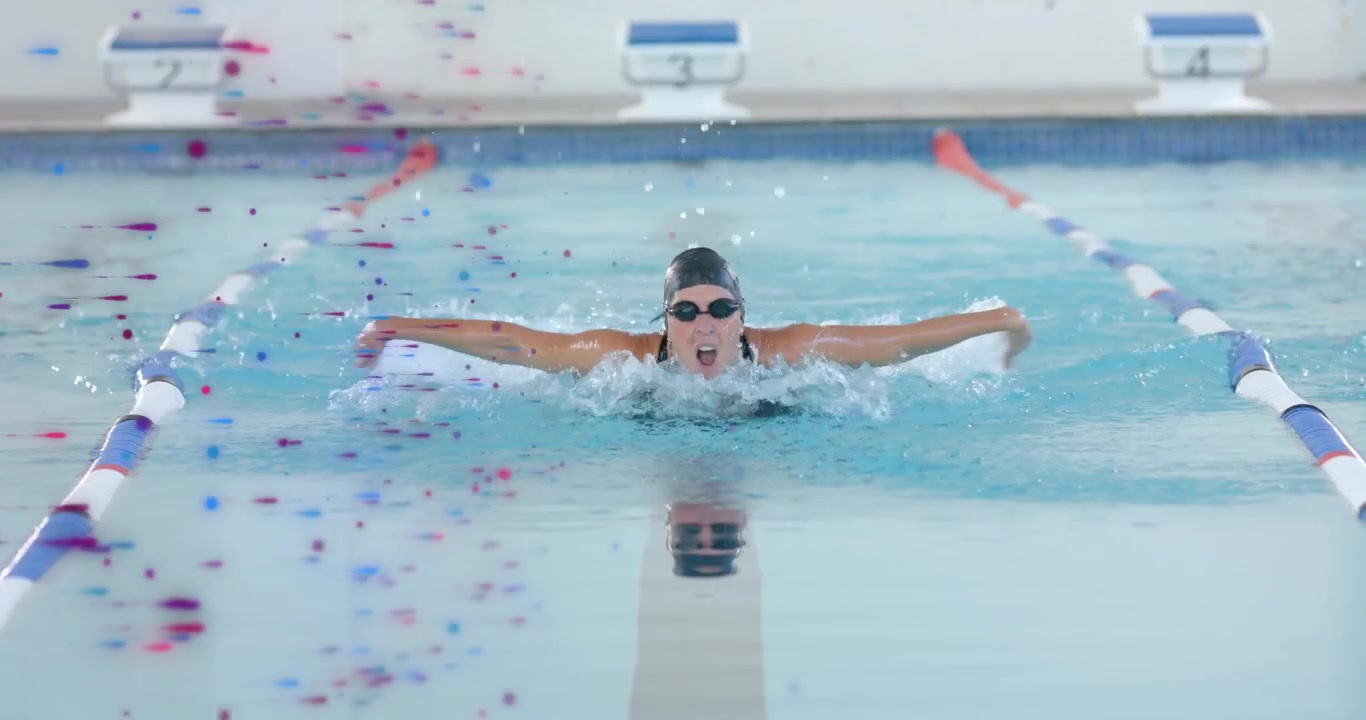 Nadador competitivo iniciando una patada subacuática al final de la piscina, impulsándose hacia adelante en estilo mariposa