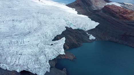 Cambio-Climático-Glaciar-Derritiéndose-En-Huaraz-Perú-Cambio-Climático-Hermosa-Cordillera-Y-Lagos-En-Pastoruri-Perú-Andes-En-América-Del-Sur