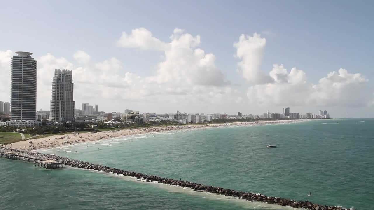 vista panorámica del horizonte de miami florida desde el punto de vista de un crucero 1