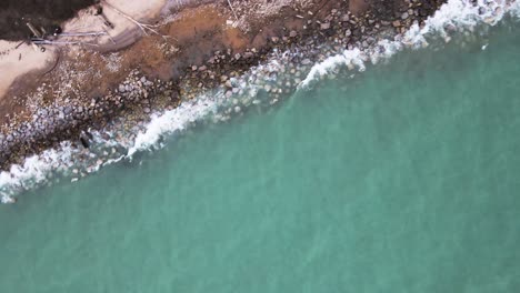 A-rocky-bluff-in-Saint-Joseph-Michigan,-on-the-coast-of-the-Great-Lake