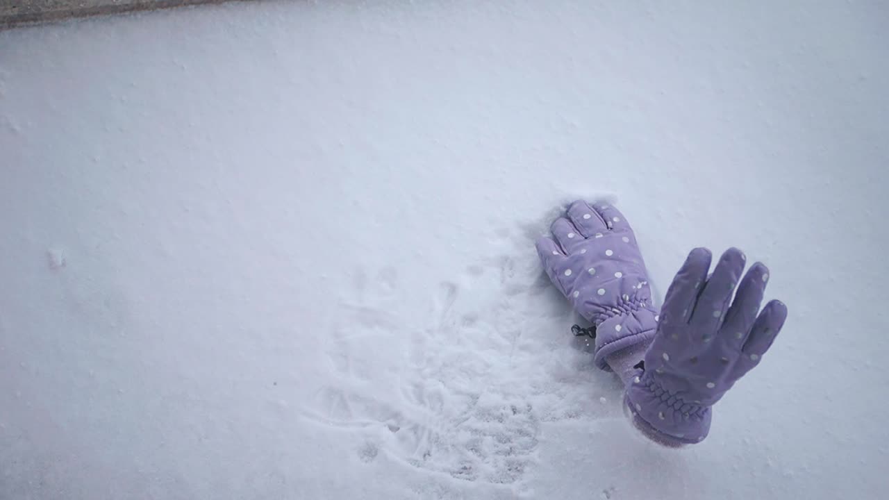 Purple Polka Dot Gloves in the Snow