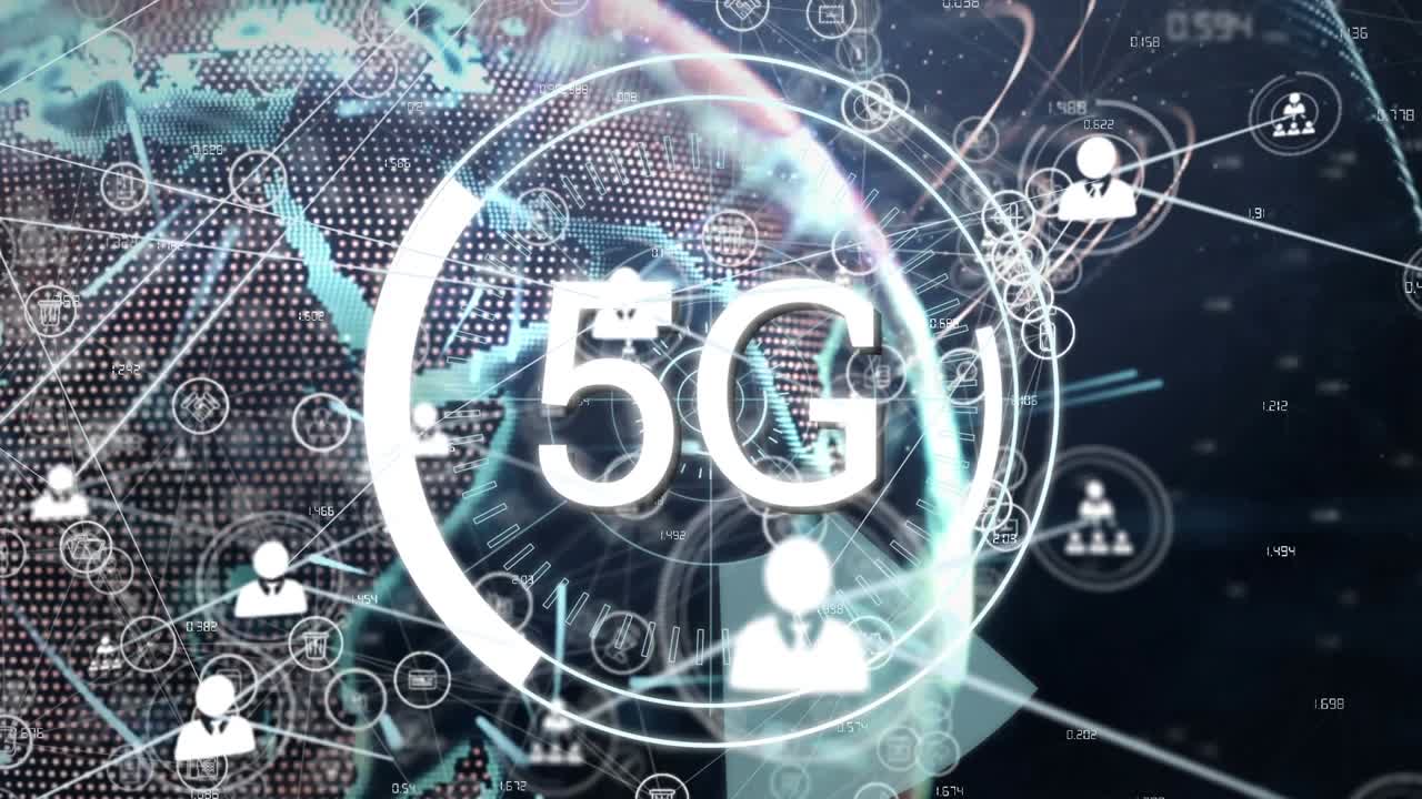 Animazione di una rete di connessioni e 5G sul globo su sfondo nero