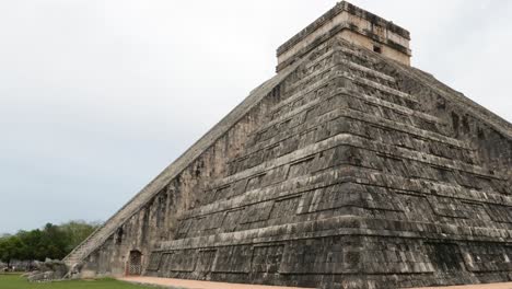 chichen itza,temple of kukulcan, one of the 7 wonders of the contemporary world