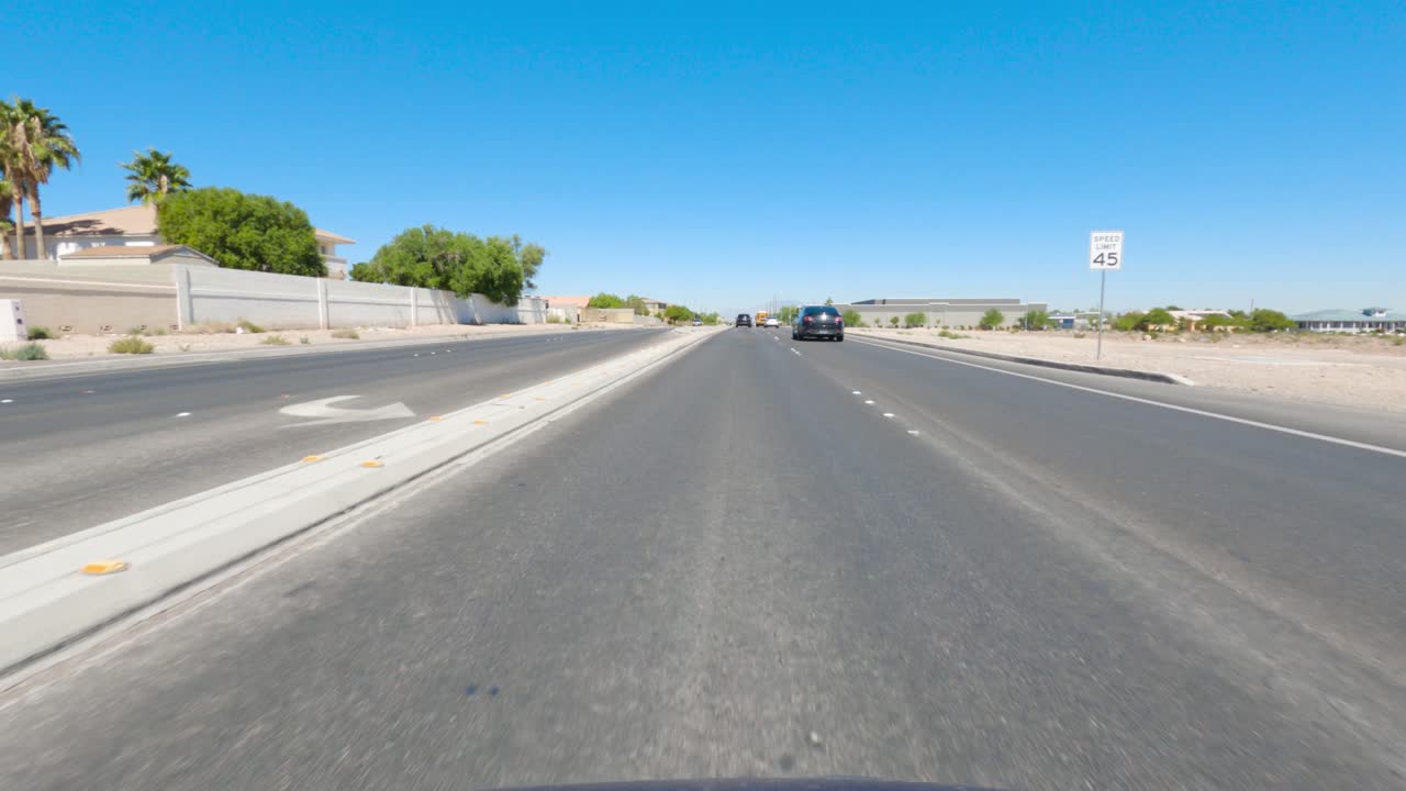 아침 에 운송 중 인 포브 자동차