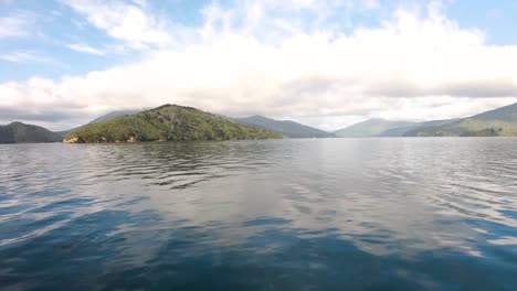 Blick-Von-Einem-Boot-Auf-Den-Malborough-Sound