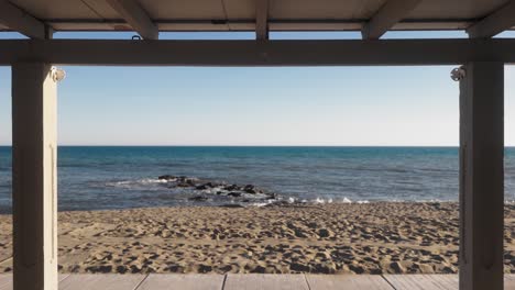 Außenrahmen-Des-Hauses-Am-Strand