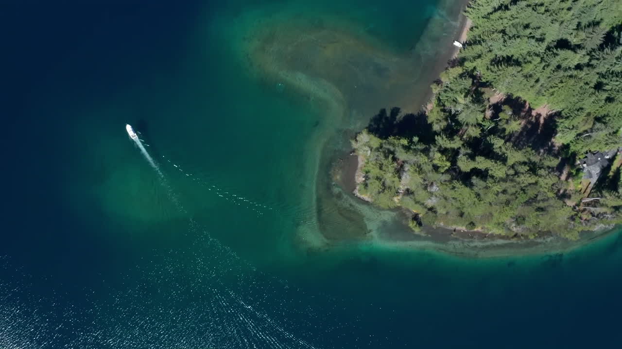 공중 - correntoso 호수, neuquen, 아르헨티나, 위에서 아래로 땅 옆에 있는 범선