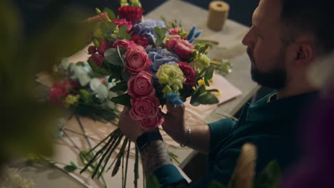 Male-Florist-Collects-Bouquet-for-Customer-Vertical-Shot