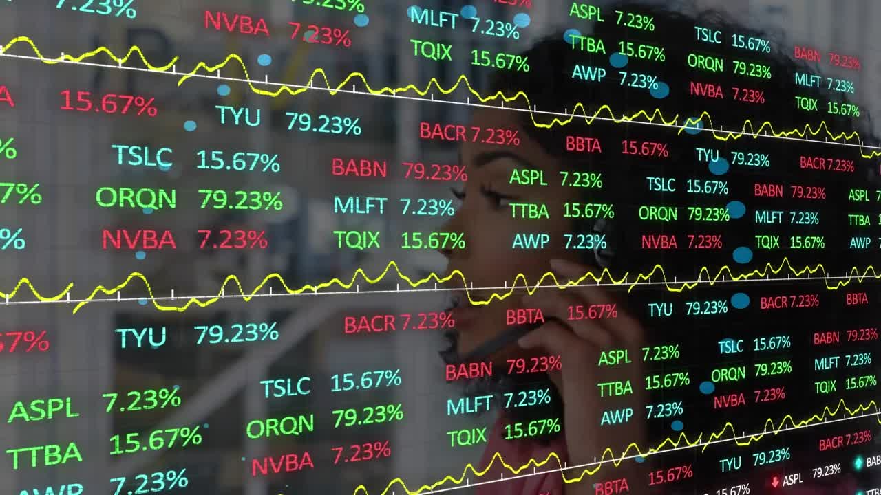 Animazione di elaborazione dati finanziari e statistiche su una donna d'affari.