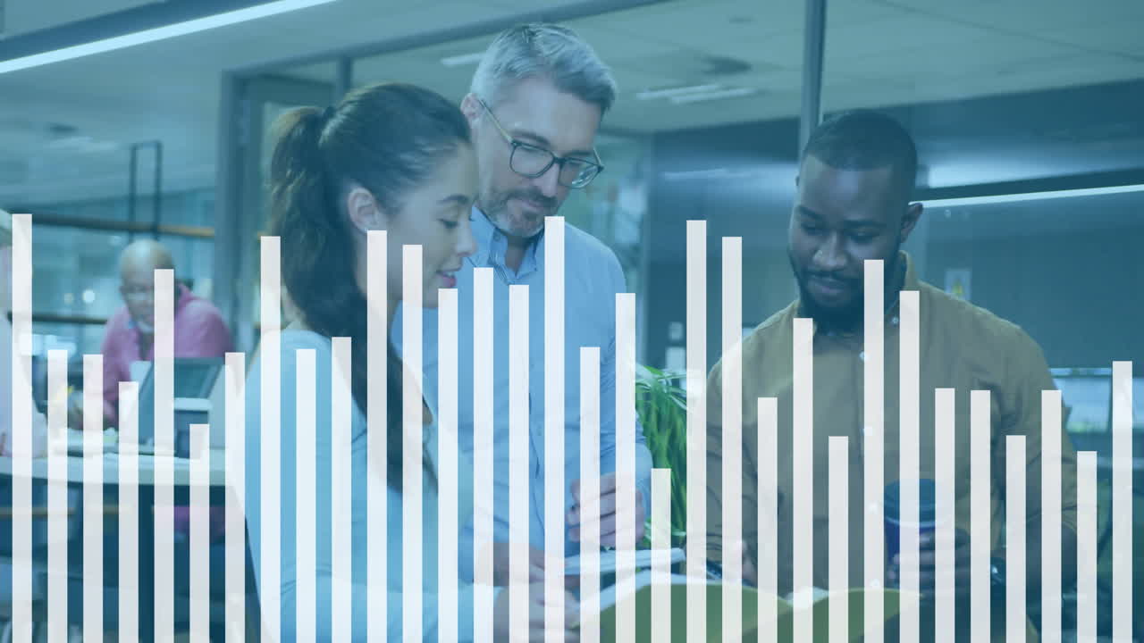squadra di affari che discute di documenti, animazione di grafici a barre sullo sfondo dell'ufficio