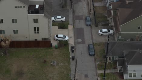 vista de pájaro de casas frente al centro de houston
