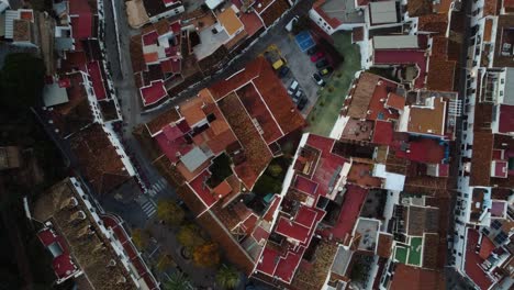 Tejados-De-Tejas-De-Arcilla-Roja-Del-Municipio-De-Mijas,-Vista-Aérea-De-Arriba-Hacia-Abajo