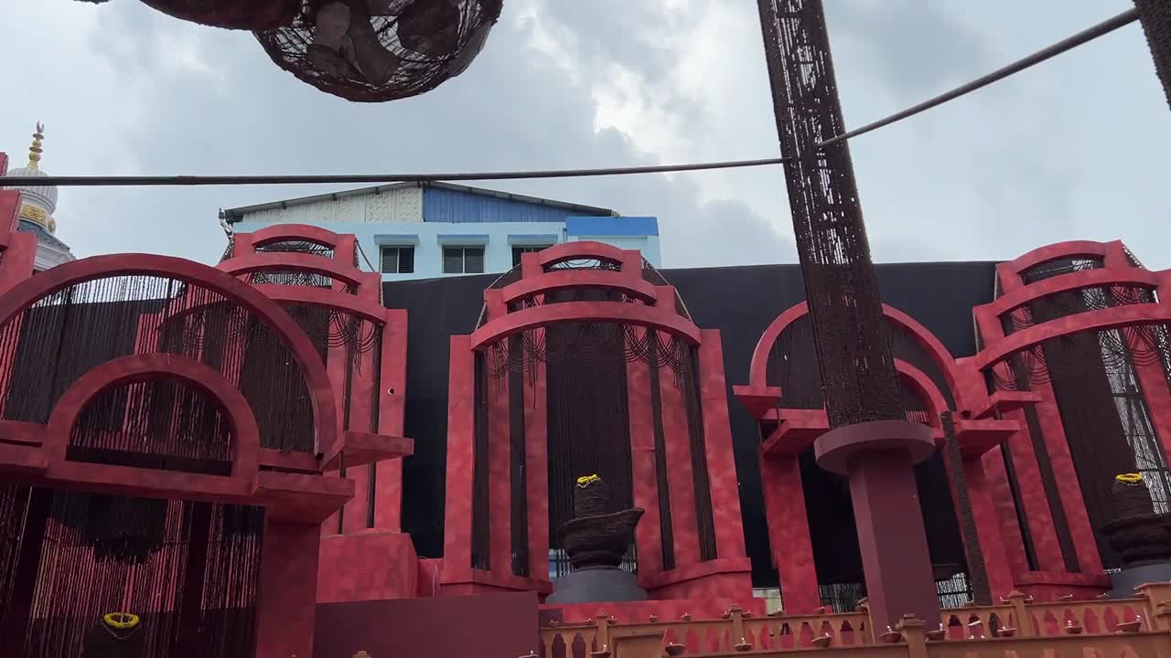 Durga Puja-pandal lavet med Rudraksh-perler i Kolkata, Indien