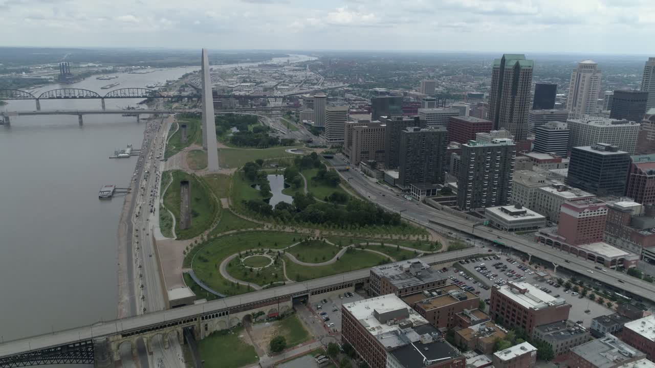 이 비디오는 st의 항공입니다