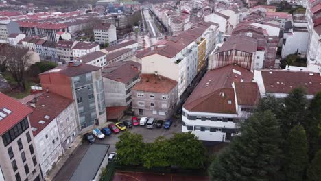 Drohnenaufnahmen-Einer-Straße-In-Santiago-De-Compostela