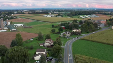 aérea da comunidade rural nos eua